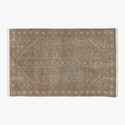 Inaz Hand-Knotted Natural Wool Area Rug 5'x8'
